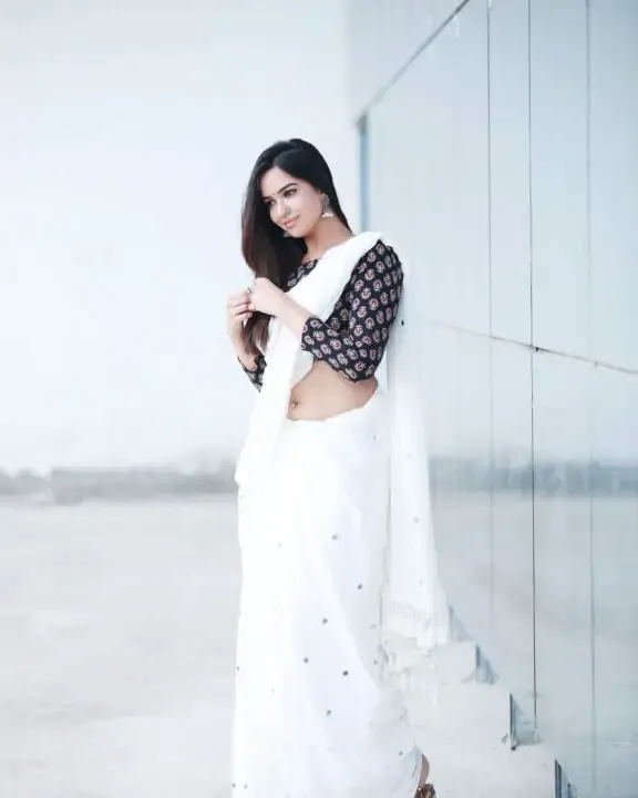 INDIAN ACTRESS PUJITA PONNADA STILLS IN TRADITIONAL WHITE SAREE 10